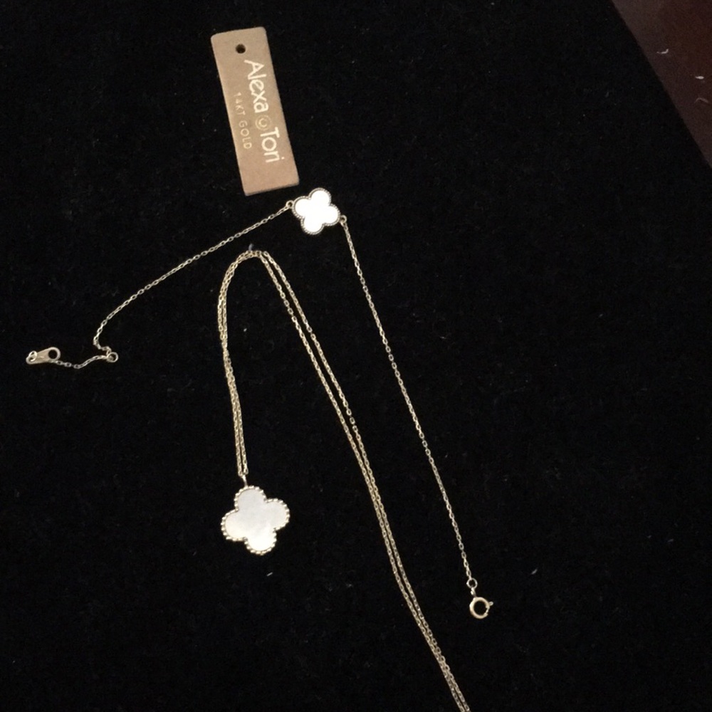 A trendy necklace 14 k gold like new.